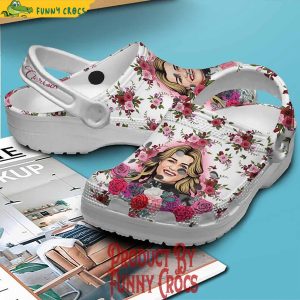 Kelly Clarkson Singer Crocs 3