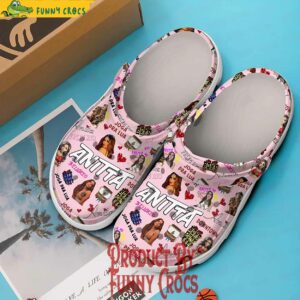 Anitta Singer Pink Crocs 2