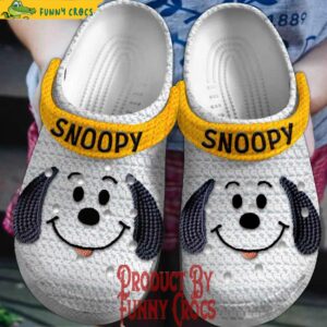 Snoopy Knit Effect White Christmas Crocs 1